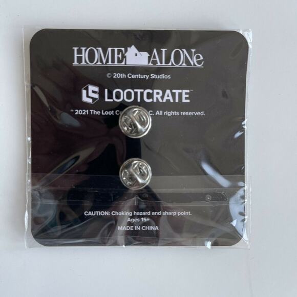 Home Alone Movie Spider Pin Tarantula Loot Crate Exclusive NEW 2021 LootCrate - Picture 2 of 6